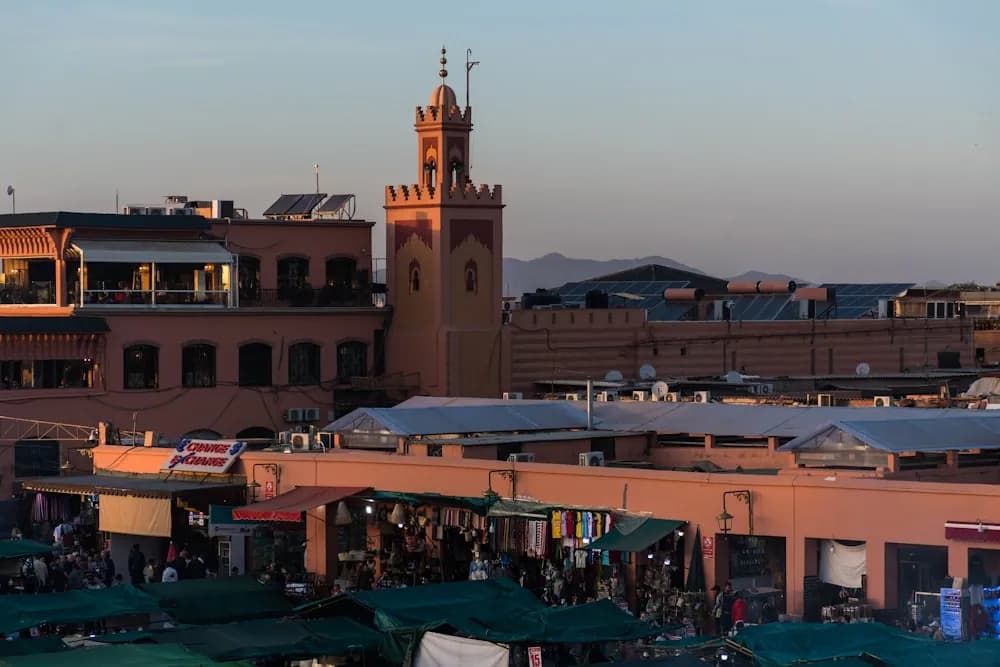 Minarete da Koutoubia sobre os telhados de Marraquexe