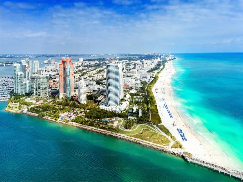 Vista aérea da orla de South Beach, em Miami